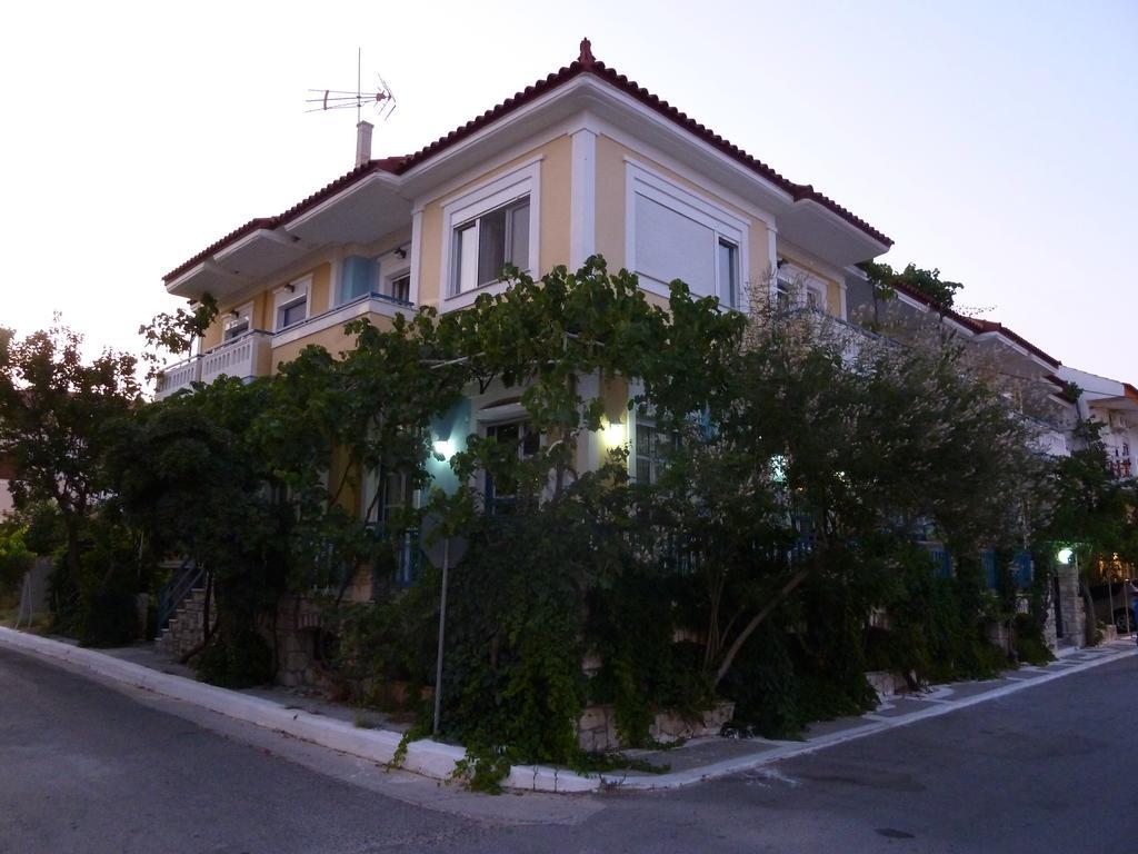 Paris Beach Hotel Иреон Экстерьер фото