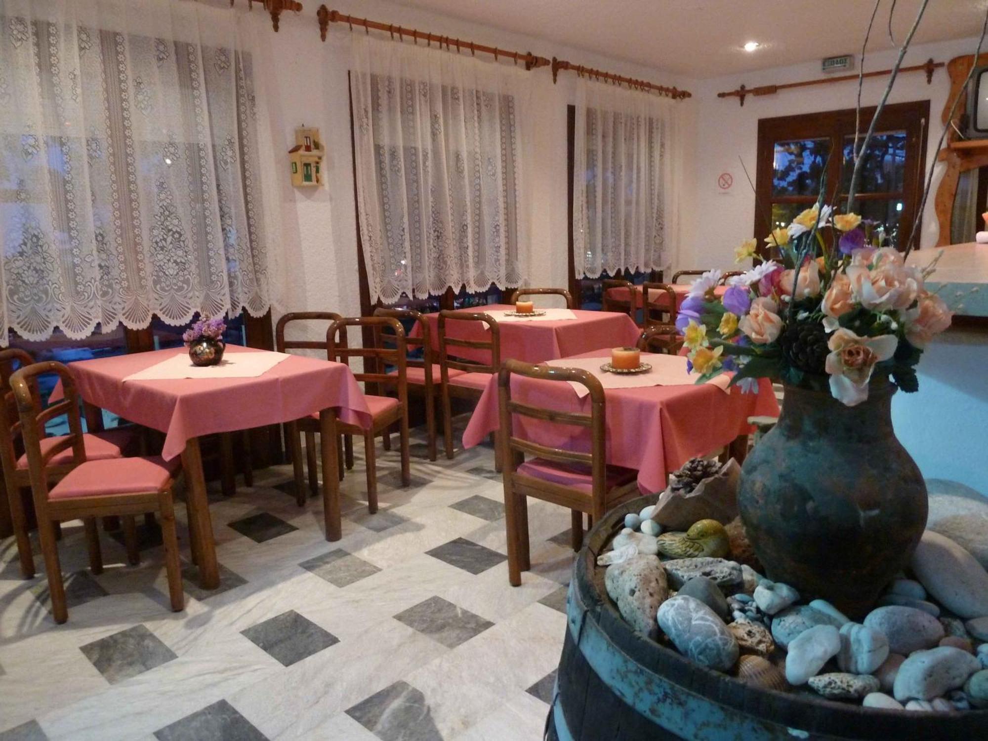Paris Beach Hotel Иреон Экстерьер фото