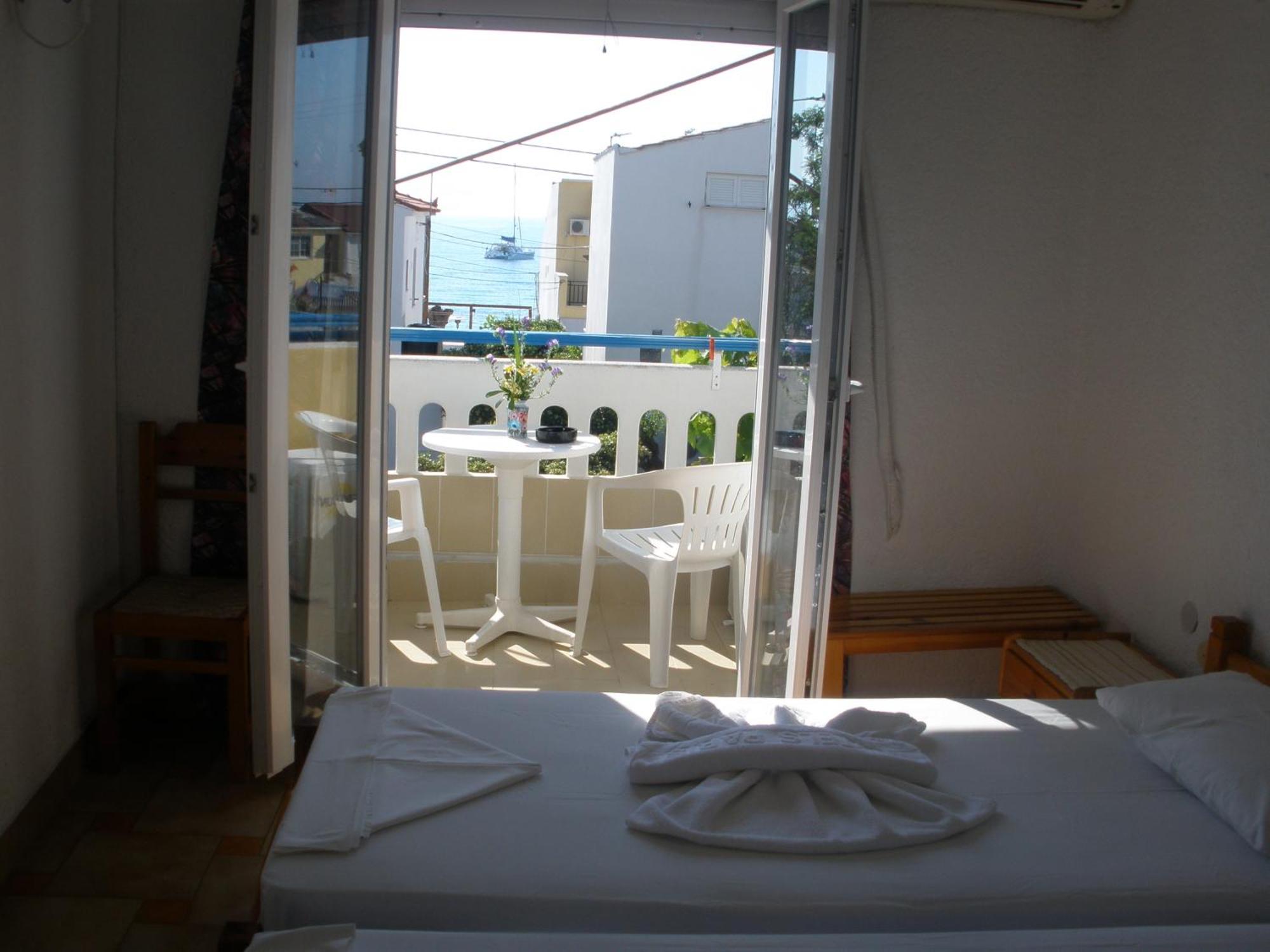 Paris Beach Hotel Иреон Номер фото