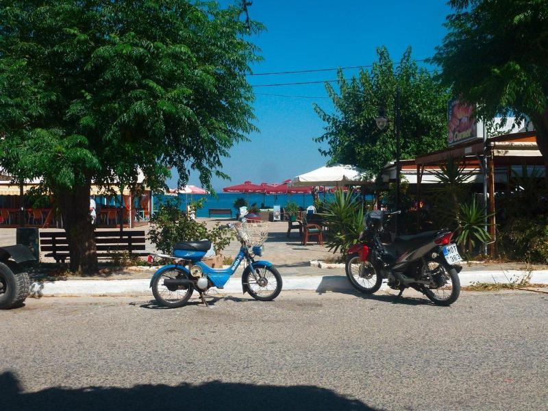 Paris Beach Hotel Иреон Экстерьер фото