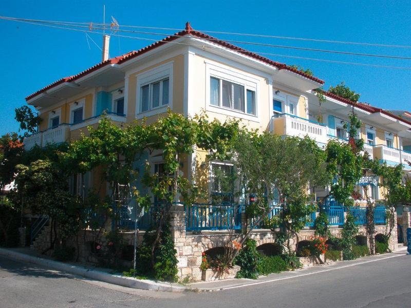 Paris Beach Hotel Иреон Экстерьер фото